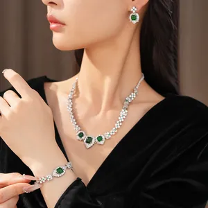 Parure de bijoux vintage élégante avec collier en zircon vert carré et bracelet assorti