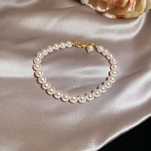 Bracelet élégant en perles blanches de style vintage français avec fermoir doré