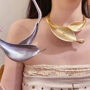 Elegant vintage matte leaf-shaped choker necklace in gold and silver metal finish