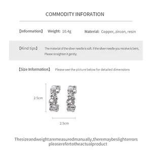 Dimensioni e peso dettagliati per orecchini a cerchio a C in zircone e resina, 2,5cm