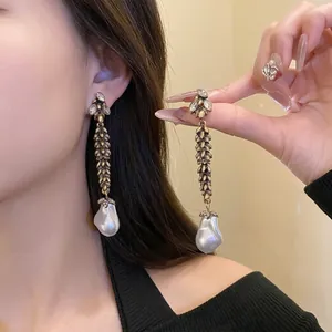 Élégantes boucles d'oreilles vintage en épi de blé avec perles baroques et cristaux