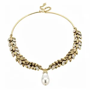 Collier vintage en feuille de blé doré avec cristaux marquise et pendentif perle