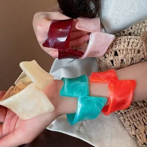 Brazalete de Resina de Moda Geométrico Irregular Retorcido para Mujer Patrón de Mármol de Remolino Pulsera de Puño Abierto