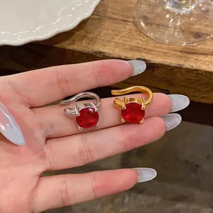 Clip per orecchi tondi con zircone rosso placcati in oro 18k per orecchie senza buchi, vintage