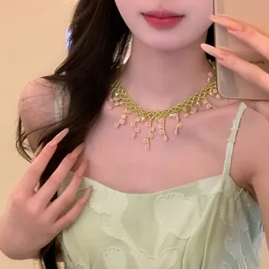 Collier de Fleurs en Perles Fait à la Main Style Mori pour Femmes Ras du Cou en Perles de Verre Floral Doux Bijoux de Forêt