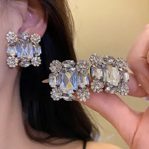 Luxus Kupfer Strass Quadratisch Geometrisch Ohrclip Für Damen Europäische Persönliche Mode Funkelnde Statement Ohrschmuck