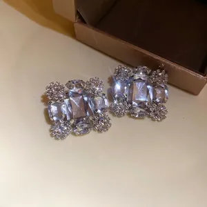 Elegante quadratische Strass-Clip-Ohrringe mit geschliffenen Kristallen für Damen