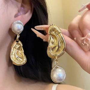 Vintage Luxus Legierung Strass Künstliche Perle Gefaltete Tropfenohrringe Für Damen Europäischer Stil Silber Ohrringpfosten Vergoldet Schmuck