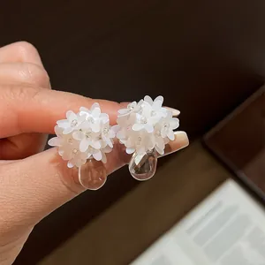 Resin Weiß Blumen Tränenform Ohrstecker Für Damen Sommerlich Frisch Transparente Hängende Ohrringe Modeschmuck Stahlstift