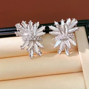 Pendientes de botón de fuegos artificiales plateados con diamantes de imitación para mujer