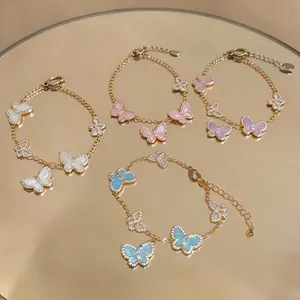 Elegante goldene Schmetterlingsarmbänder mit Zirkon und farbigen Schmetterlingen