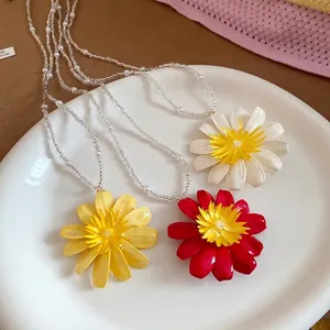 Collier de Perles Marguerite Colorée Bohème pour Femmes Pendentif Fleur Douce Fraîche Ras de Cou Plage Vacances Bijoux