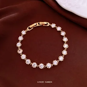 Elegantes 18k vergoldetes Armband mit runden Zirkonia und sicherem Schnallenverschluss