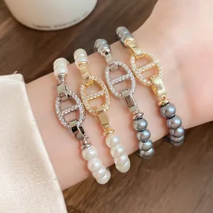 Französisches Vintage-Perlenarmband mit eleganter Schweinenase-D-Link-Schnalle für Damen