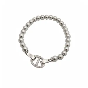 Elegantes französisches Perlenarmband in Grau mit Zirkon besetztem D-Link-Verschluss