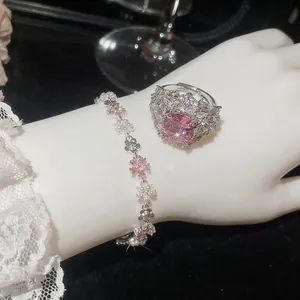 Elegante Bracciale e Anello con Fiori in Zirconia Rosa e Perle Artificiali Gioielli da Donna Accessori Floreali