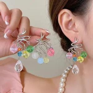 Orecchini geometrici in argento stile dopamina con perle di vetro e nappe colorate