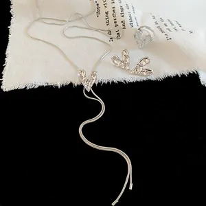 Silver wrinkled heart jewelry set necklace ring and earrings details view
