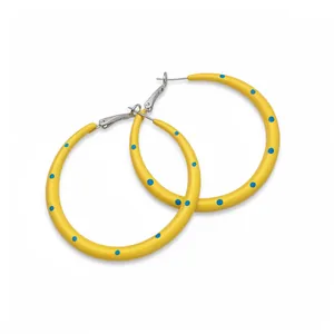 Pendientes de aro amarillos con lunares azules y agujas de plata