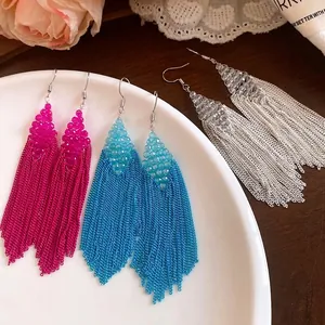 Boucles d'oreilles bohèmes avec perles en acrylique et glands colorés