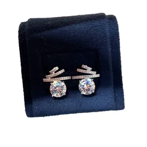 Elegante Meteor-Zirkonia-Ohrstecker mit funkelnden Kristallen in einer blauen Box.