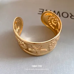Minimalist gold starfish open cuff bracelet for beach vacation luxury style