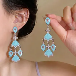 Elegante 18k vergoldete Ohrhänger im Vintage-Palast-Stil mit blauem Emaille und rosa Zirkon
