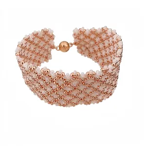 Elegantes, breites Kristallperlen-Armband mit einem roségoldenen Magnetverschluss.