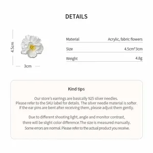 Detailed size and material specifications for the white fabric flower hair clip.