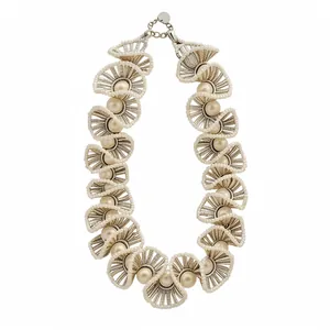 Elegante handgefertigte Perlenkette mit aufwendigem fächerförmigem Vintage-Perlendesign