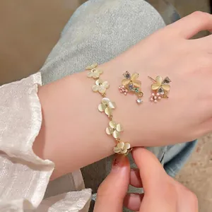 Boucles d'Oreilles Clous Papillon Fleur en Pierre d'Œil de Chat de Luxe Français Bijoux Incrustés de Strass Et Bracelet Plaqué Or