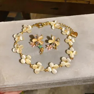 Élégant ensemble de bijoux en pierre œil de chat dorée avec boucles d'oreilles et bracelet