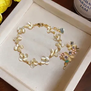 Élégant ensemble de bracelet et boucles d'oreilles fleur œil de chat style français