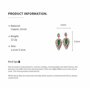 Detaillierte Größen- und Materialinfo für tropfenförmige Ohrringe mit grünem Zirkon