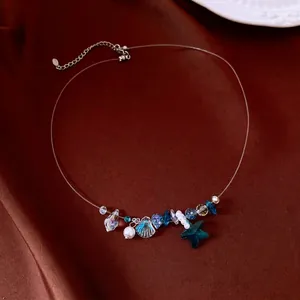 Elegante collana choker con ciondolo a stella marina e perla su filo trasparente minimalista