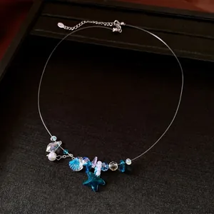 Collana con ciondolo a stella marina e perla con perline di cristallo blu scintillante