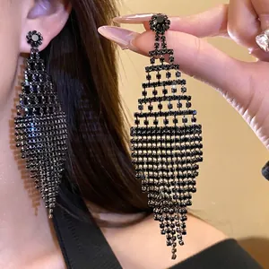 Elegant black rhinestone diamond-shaped tassel earrings for vintage European style