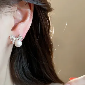 Elegantes pendientes de perlas con lazo de estilo francés y aguja de plata para mujer