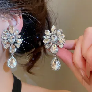 Vintage Alloy Rhinestone Flower Water Drop Clip-on Earrings No Piercing Silver Tone Elegant Jewelry For Women Wedding Party
