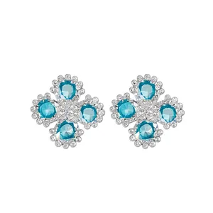 Eleganti orecchini a lobo a fiore in argento con zirconi blu e alone di cristalli