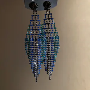 Exquisite blue and green rhinestone diamond-shaped tassel earrings in vintage style