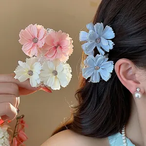 Pinza per Capelli a Forma di Fiore in Tessuto Etereo per Donna Elegante Clip a Squalo con Strass Floreali Accessori Squisiti
