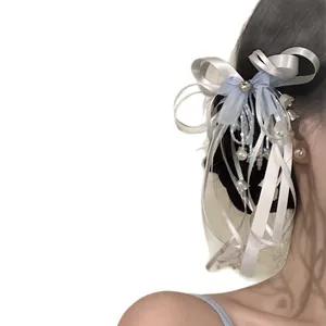 Barrette à cheveux élégante avec ruban bleu et blanc et breloques fleuries