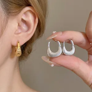 18K Gold Plated Copper Wrinkled Texture U Shaped Hoop Earrings Minimalist Geometric Metal Earrings Jewelry For Women