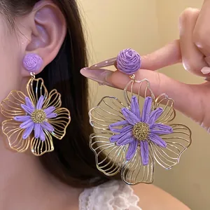 Elegant silver needle earrings with purple raffia flower design and hollow gold petals