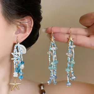 Boucles d'oreilles bohèmes faites main avec étoiles de mer et perles bleues