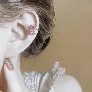 Ear cuff a doppio strato dorato con zirconi rosa a forma di cuore