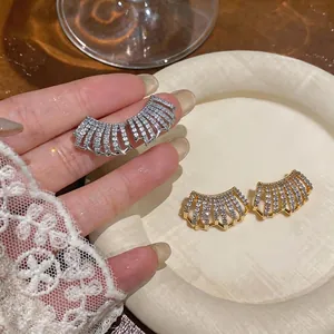 Orecchini a Bottone a C a Più Strati in Zirconia Placcata Oro 14K Donna Geometrici Lussuosi Perno in Argento Sterling 925