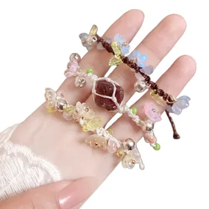 Bracelets bohèmes faits main en cristal et fleur de résine avec petites cloches