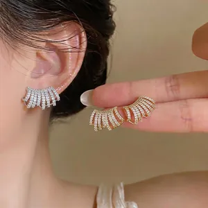 Eleganti orecchini a lobo a forma di C multistrato placcati in oro 14K con zirconi per donna